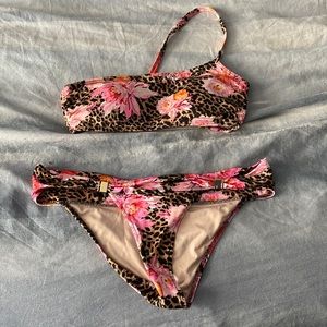 Victoria’s Secret bandeau floral leopard & hot pink bikini